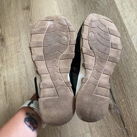 Cat & Jack Closed Toe Sandals - Picture 2 of 3